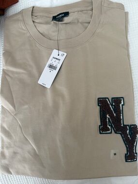 NWT MENS Express Beige Short Sleeve Tee with NY Patch